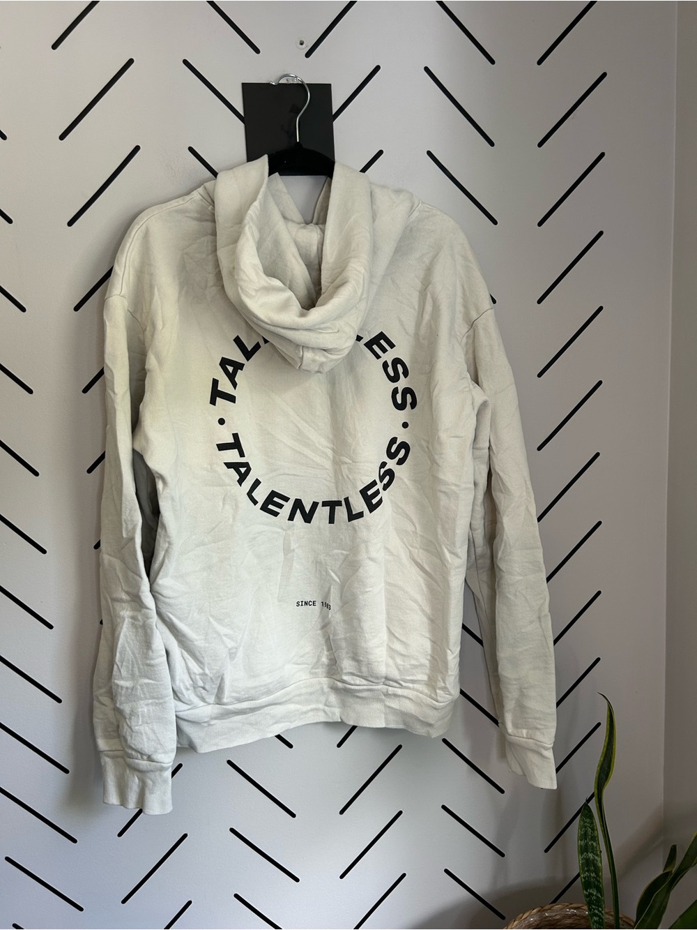 TALENTLESS Circle Logo PR Pullover Hoodie unisex